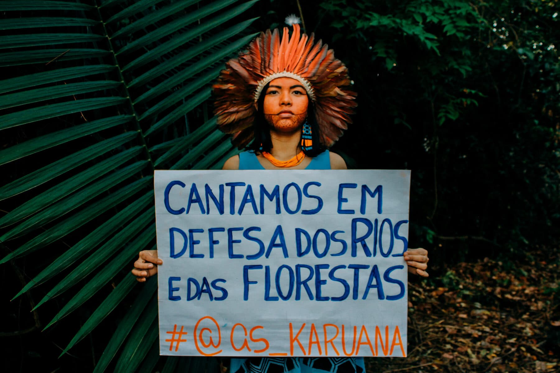 "Cantamos em defesa dos rios e das florestas" — @as_karuana